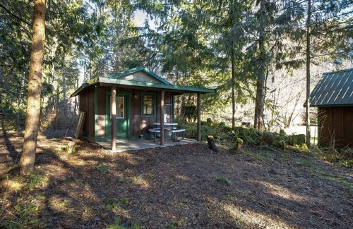 Maple Falls House | Unique Glamping Experience, Great Views, Pets OK