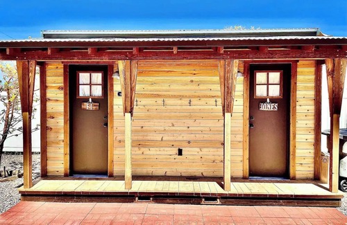 Monticello House | Unique Glamping Pioneer Wagons