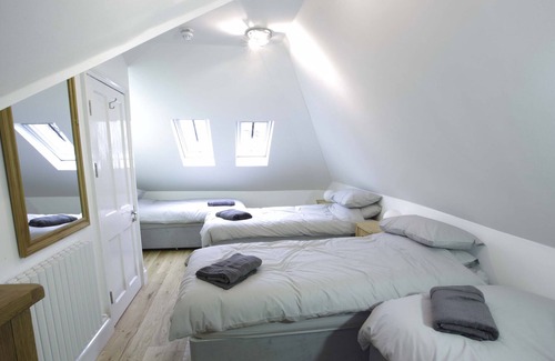 Catford House | Unique group accommodation house in London to sleep 24.