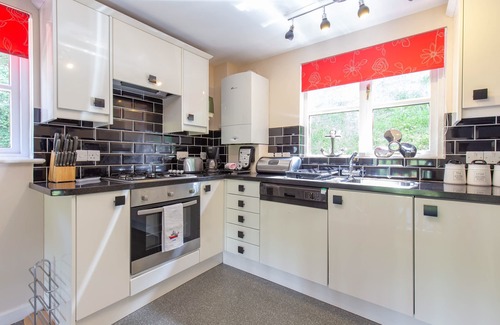 Looe Cottage | Unique hillside cottage, with allocated parking and stunning views.