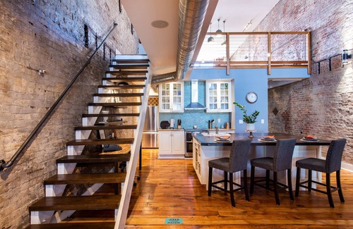 New Albany House | Unique Loft in Downtown NA, Walk to Dinner & Shops, Poker Table, Bikes & Garage