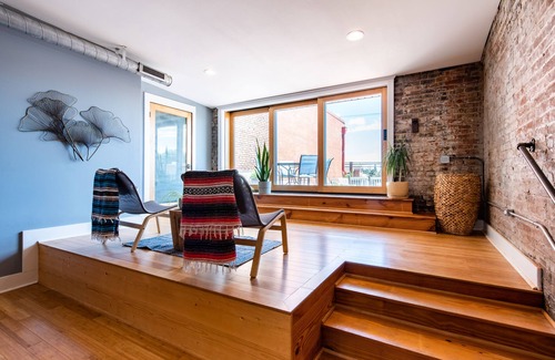 New Albany House | Unique Loft in Downtown NA, Walk to Dinner & Shops, Poker Table, Bikes & Garage