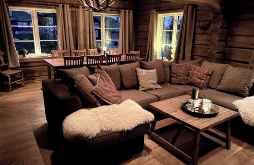 B Cabin | Unique log cabin on Lifjell with sauna, 4 bedrooms, 2 living rooms and 2.5 bathrooms