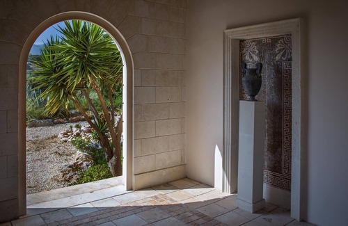 Makry Gialos House | Unique neoclassical villa for 10 people right on the beach