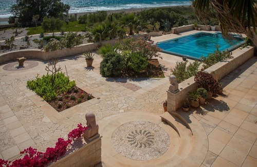 Makry Gialos House | Unique neoclassical villa for 10 people right on the beach