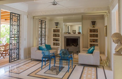 Makry Gialos House | Unique neoclassical villa for 10 people right on the beach