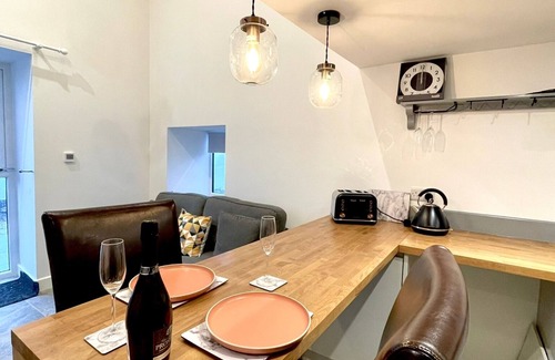 Stoney Middleton House | Unique, remote and peaceful barn with hot tub. Walks from the door.