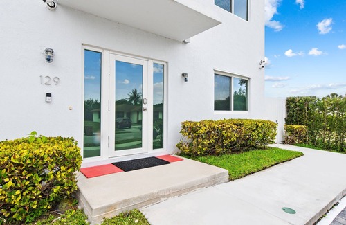 Deerfield Beach Apartment | Unique Retreat - Unit C: Charming 2nd-Floor Escape