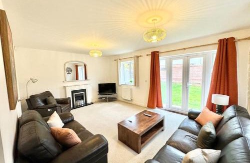 Ashford House | Unique Stays Modern Evergreen House in Ashford!