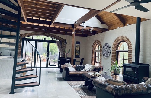 Gooseberry Hill House | Unique Stone cottage in the Perth hills