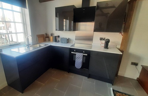Tewkesbury Apartment | Unique Town Centre Spacious Loft Apartment