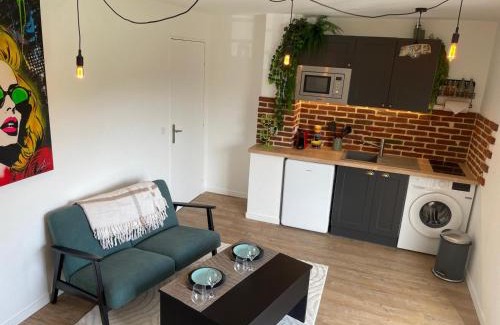 Lisieux Apartment | Unique Urban Art Studio