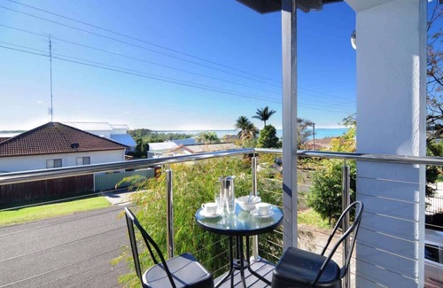 Huskisson Apartment | Unit 3 - Modern 2BR Apartment on Huskisson Main Street By Nautilus Apartments