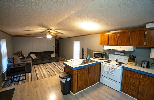 Red Jacket House | Unit D: 10 Sec Ride to Trail, Sleeps 6!