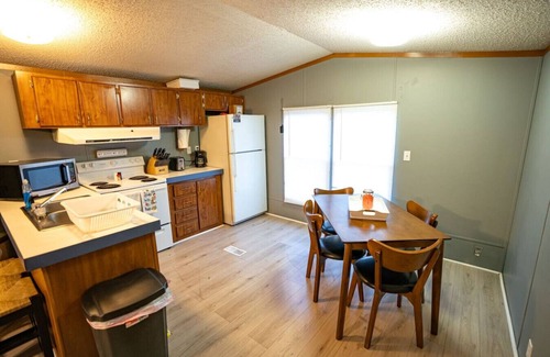 Red Jacket House | Unit D: 10 Sec Ride to Trail, Sleeps 6!