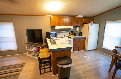 Red Jacket House | Unit D: 10 Sec Ride to Trail, Sleeps 6!