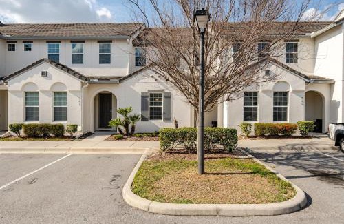 Davenport House | Universal 3BR Townhome with Pool