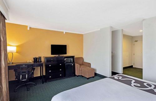 Southwest Berkeley Hotel | University Inn & Suites Berkeley