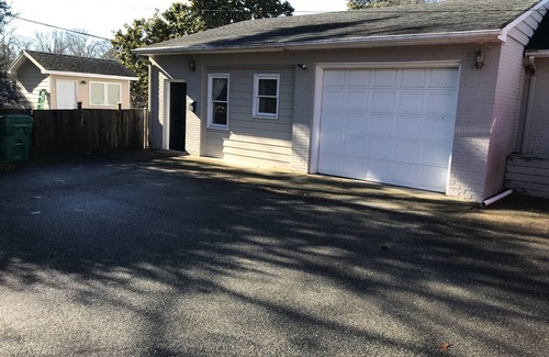 Tuckahoe Apartment | University of Richmond West End 31 day min stay
