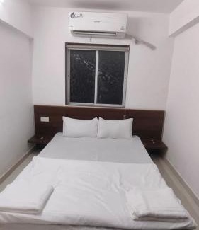 Pardi House | Unix Hotel And Guest House