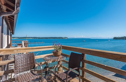 Coupeville Apartment | Unobstructed Water Views! Right Downtown In Historic Coupeville Walk Everywhere!