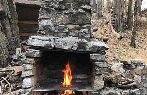 Alta Sierra Cabin | Unplugged Rustic Cabin in the Woods
