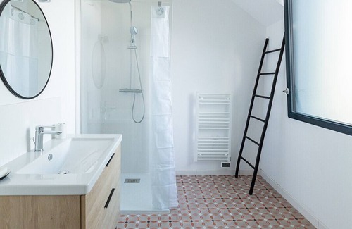 Mareil-Marly Apartment | Unusual apartment with roof terrace: Mary le Roi forest balcony