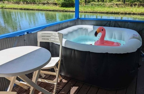 Saint-Usage House | Unusual floating cottage with all comforts for 6 persons, terrace, jacuzzi, fishing