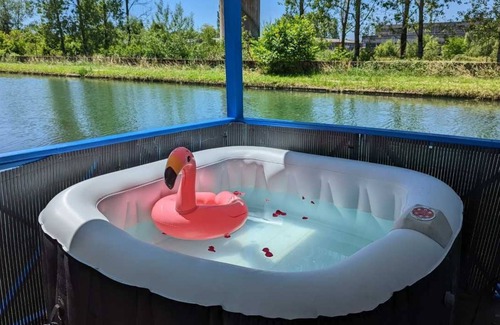 Saint-Usage House | Unusual floating cottage with all comforts for 6 persons, terrace, jacuzzi, fishing