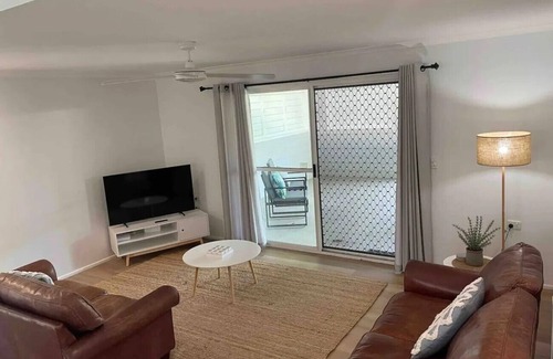 Bargara House | Unwind and relax at the newly renovated Archie’s Beach Retreat