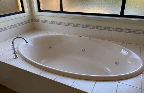 Brooklyn Park House | Unwind @ Gorgeous King Bedroom + Cozy Ensuite