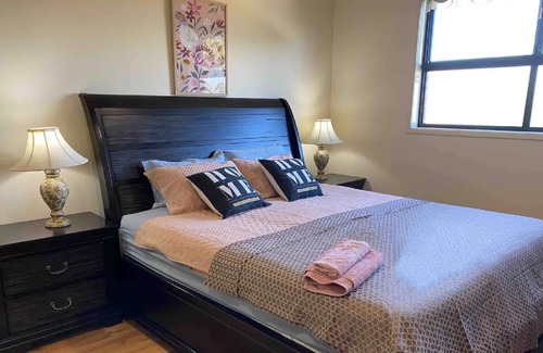 Brooklyn Park House | Unwind @ Gorgeous King Bedroom + Cozy Ensuite