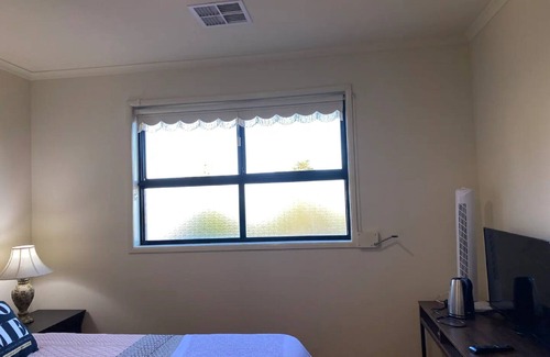 Brooklyn Park House | Unwind @ Gorgeous King Bedroom + Cozy Ensuite