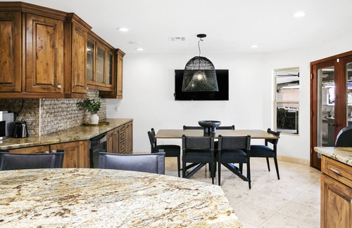 Buenavante House | Unwind in Luxury: RnR - Scottsdale's Premier Entertainment Oasis 7 bedroom, 8.5 bath