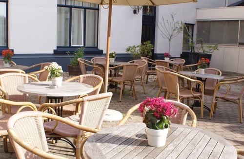 Geulhem Hotel | Unwind with Nature Views in Classic Room Near MergelRijk and Cauberg