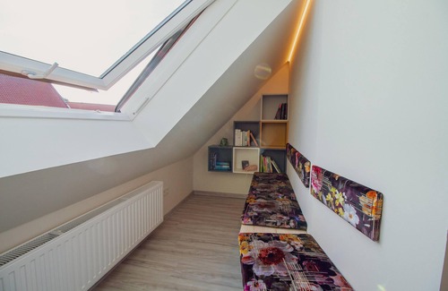 Upleward Apartment | Up Besöök - Rape blossom with infrared sauna