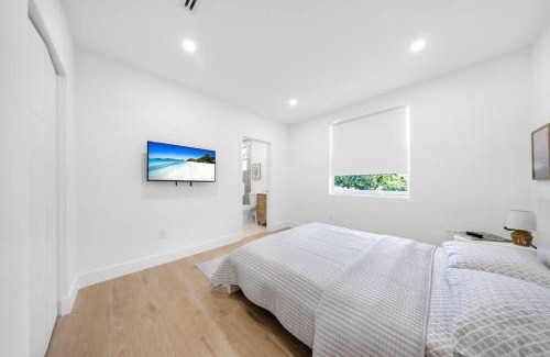 Allapattah Villa | Up to 12 guest Modern Villa near Wynwood! 27