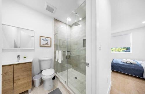 Allapattah Villa | Up to 12 guest Modern Villa near Wynwood! 27