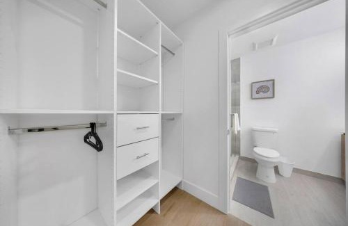 Allapattah Villa | Up to 12 guest Modern Villa near Wynwood! 27