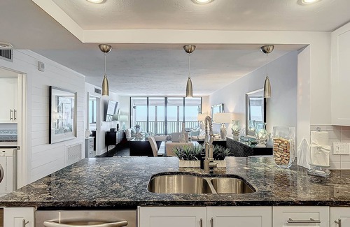 Fort Myers Beach Condo | UP TO 30% DISCOUNT ON REGULAR RATES!! MODERN OCEAN AND SAND BEACH FRONT!