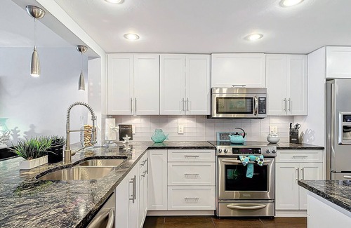 Fort Myers Beach Condo | UP TO 30% DISCOUNT ON REGULAR RATES!! MODERN OCEAN AND SAND BEACH FRONT!