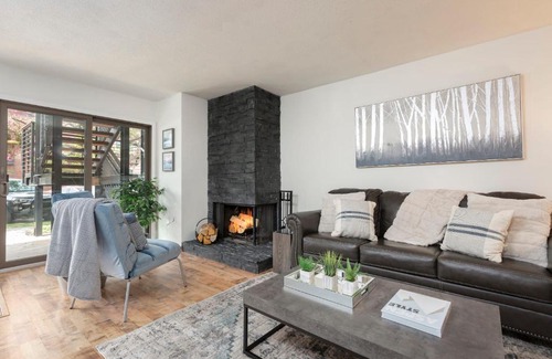Aspen House | Updated 1 BR in Aspen's Center, Walk Everywhere!
