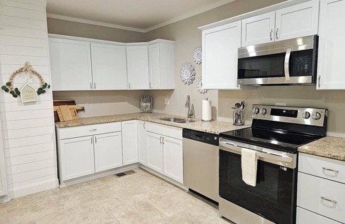 Sarver House | Updated 4BR, 3 BA Farmhouse w/Bonus Room – Walk to trails