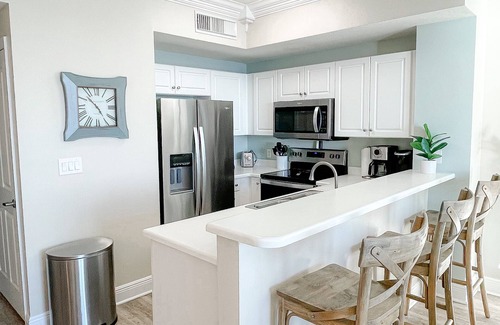 Miramar Beach Condo | 🏝Updated BEACHFRONT Condo - Beach Chair Service Included (Mar-Oct) Sleeps 6!🏖