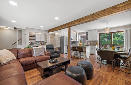 Como House | Updated cabin near Lake Como and Downtown Lake Geneva!