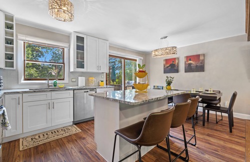 Como House | Updated cabin near Lake Como and Downtown Lake Geneva!