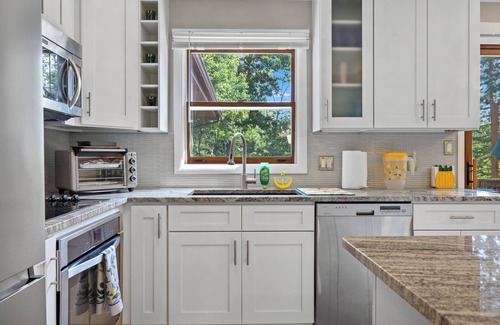 Como House | Updated cabin near Lake Como and Downtown Lake Geneva!