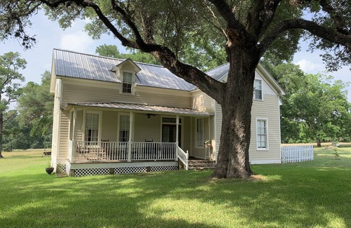 Round Top House | Updated Famhouse - Perfect Location