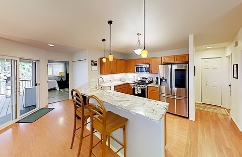 Honokaa House | Updated Family Home w/Lanai, private washer & dryer, WiFi, enclosed yard