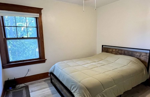 North Tonawanda House | Updated historic home. Quiet Neighborhood, 20 Mins to Niagara Falls and Buffalo.
